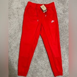 Nike men's NSW Club Joggers red size S